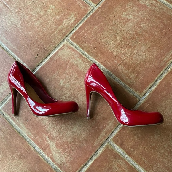Jessica Simpson Red Pumps - Picture 3 of 6